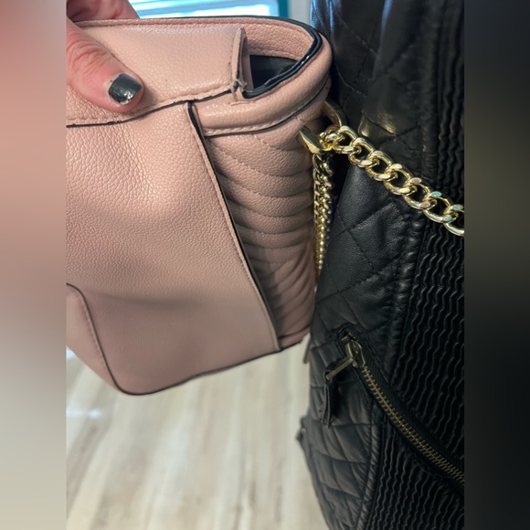 Victoria Secret - Picture 7 of 8